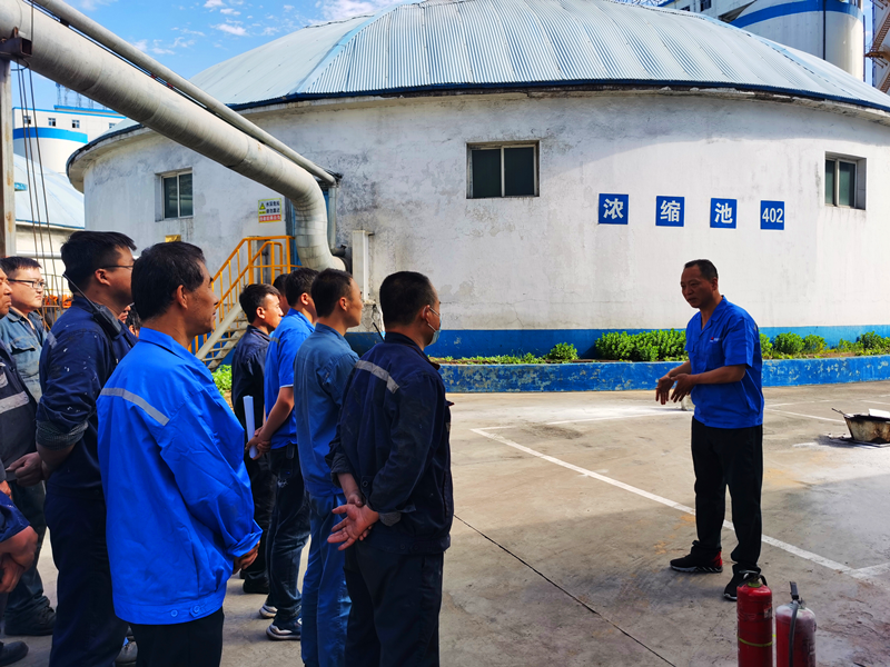 選煤公司張家峁選煤廠開展火災(zāi)事故應(yīng)急演練活動6.png