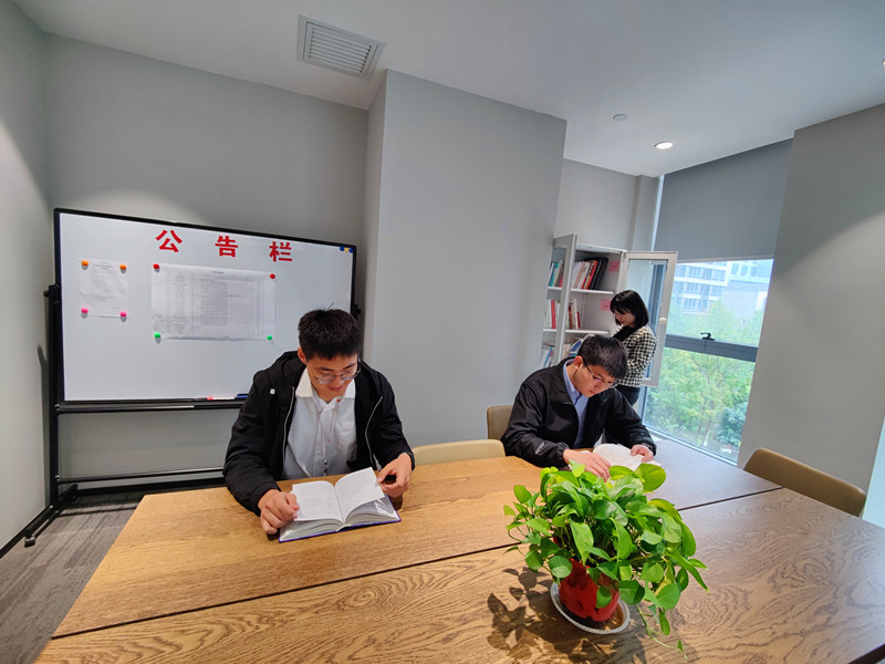 西安公司建立“職工書(shū)屋”2.jpg