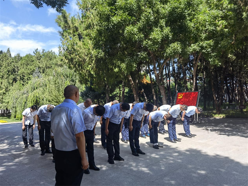 選煤公司陜北黨小組開展“黨在我心中，永遠(yuǎn)跟黨走”主題黨日活動(dòng)-2.png