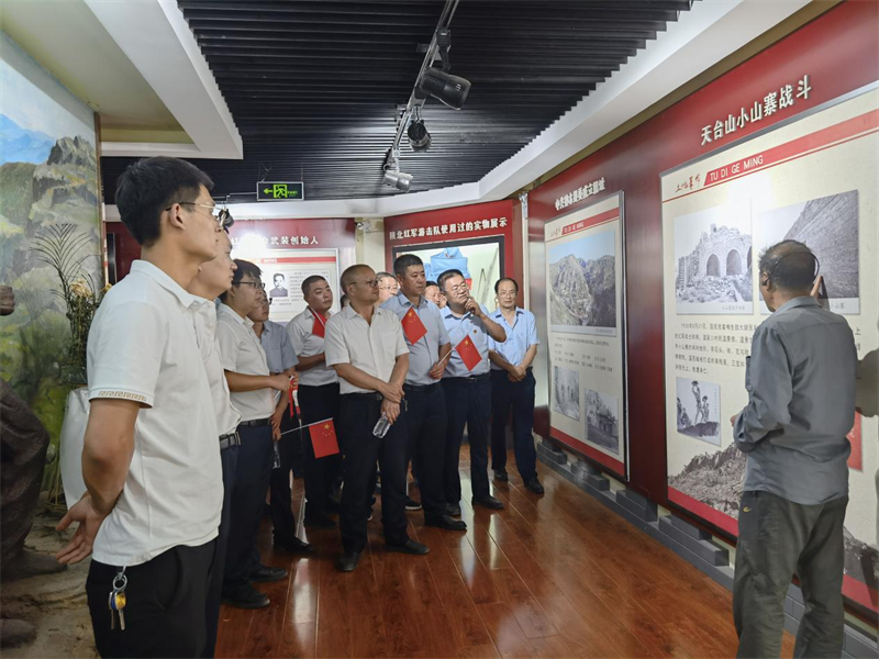 選煤公司陜北黨小組開展“黨在我心中，永遠(yuǎn)跟黨走”主題黨日活動(dòng)-4.png