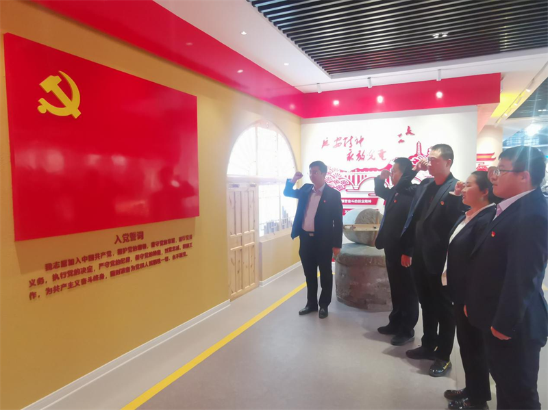 神木分公司項目運營黨支部開展“學(xué)習(xí)黨的二十大  弘揚憲法精神”主題黨日活動1.png