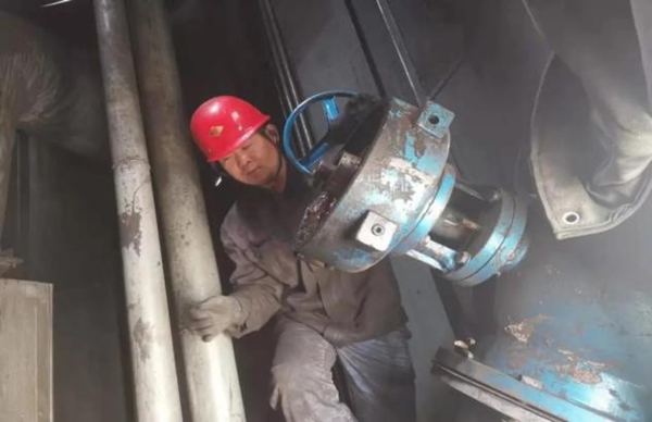 新型能源神木分公司：看看檢修現(xiàn)場(chǎng)的“流行色”4.jpg